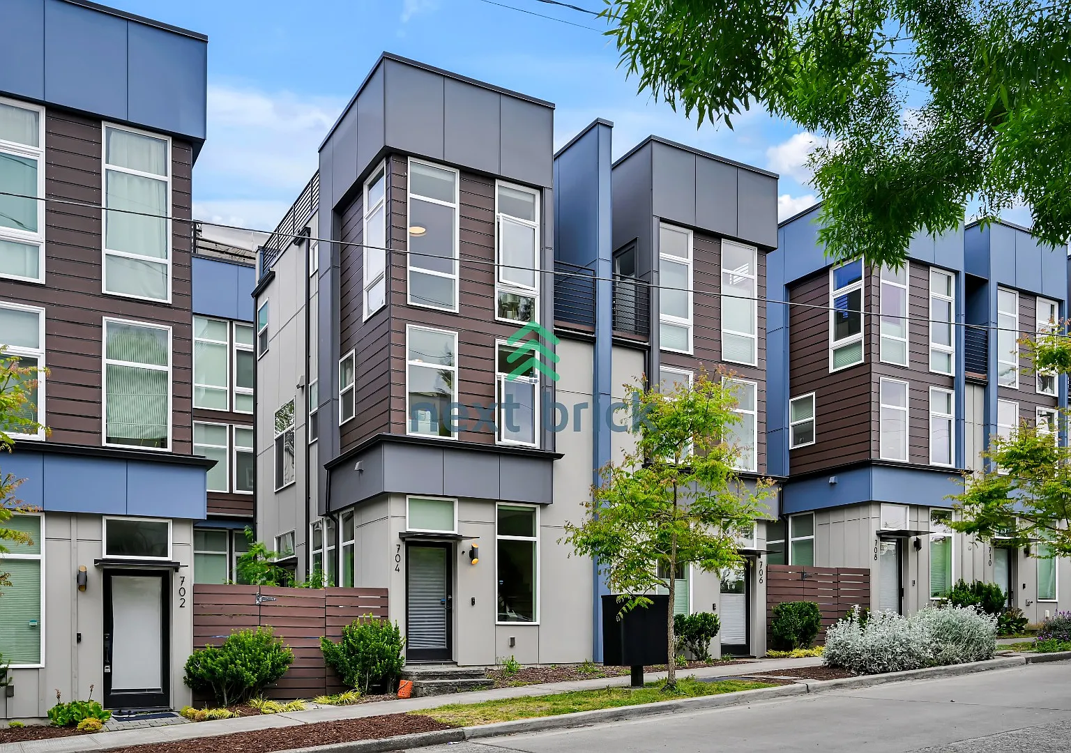 "Spacious 2 Bedroom, 2 bathroom in Prime Seattle Location!" — Photo 1