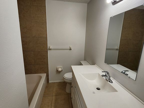 4th image of 5805 5th St E