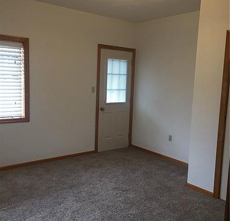 5th image of 601 Lowry Ave