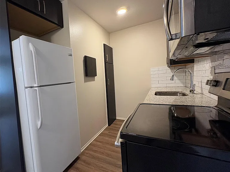 810 Plate St #203 — Photo 6