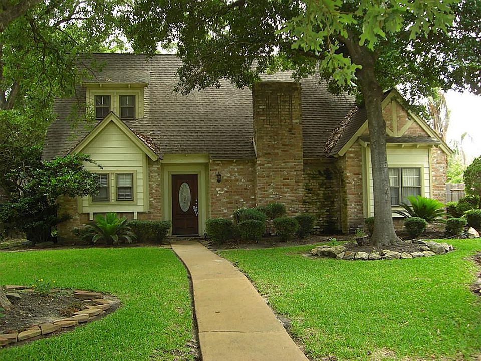 Large shade trees for those warm Houston days