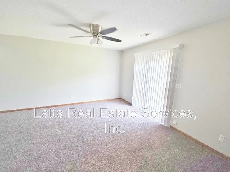1834 Kingbird Ln — Photo 4