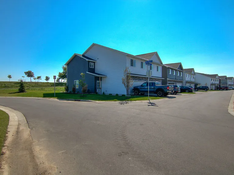 Dawes Place Townhomes — Photo 7