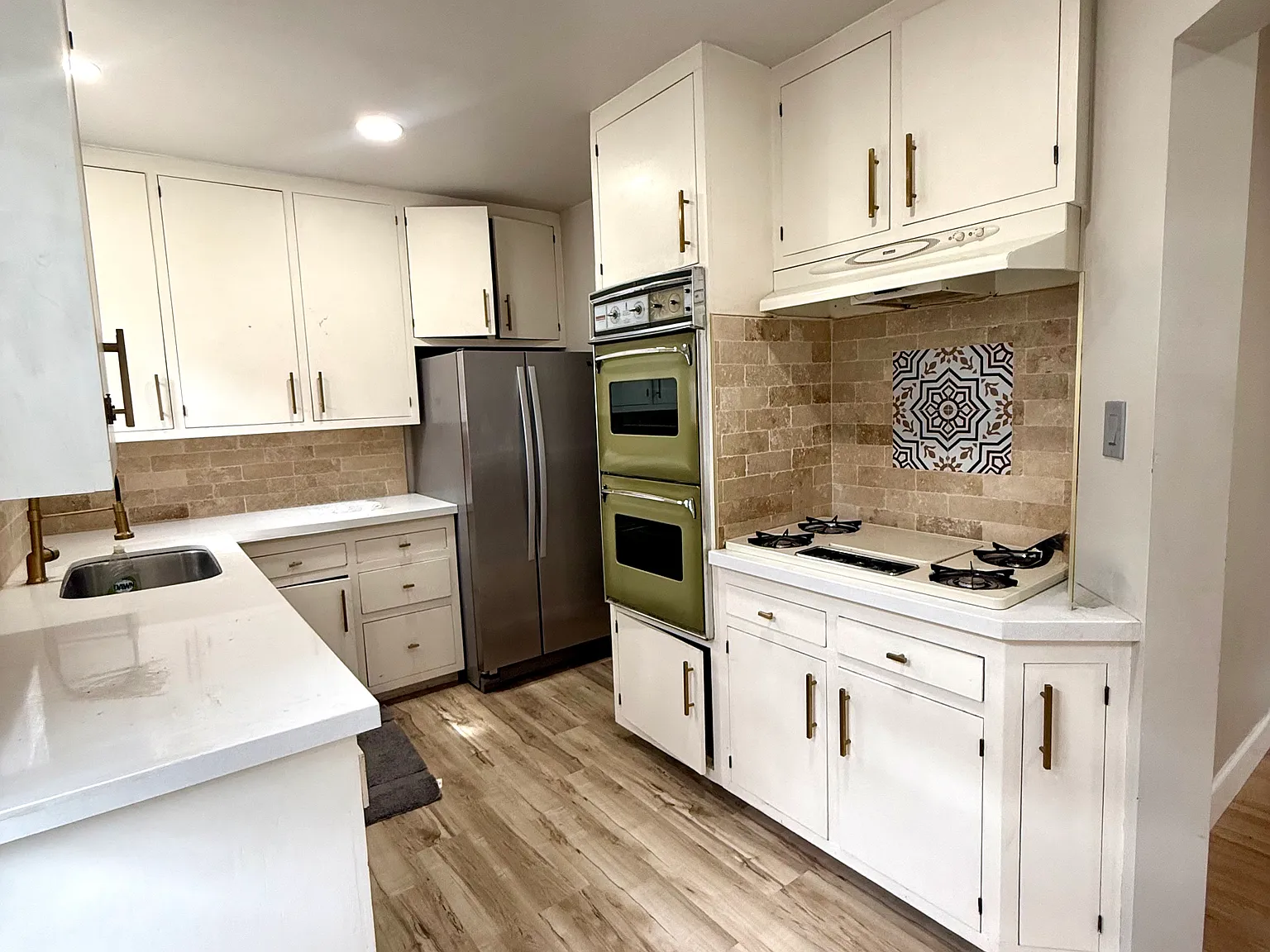 3 bed, 1087 sqft, $3,500 — Photo 3