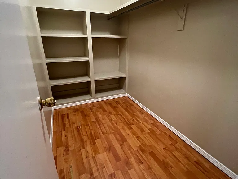 2366 Trafalgar Dr — Photo 17