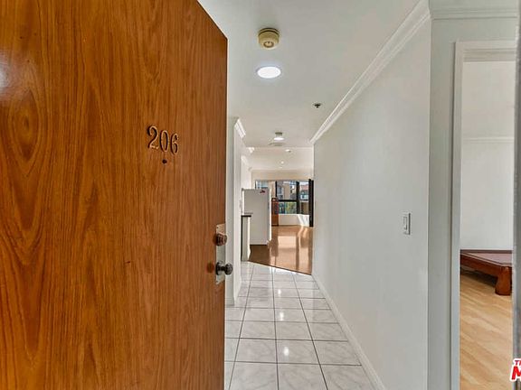 3rd image of 727 S Ardmore Ave APT 206