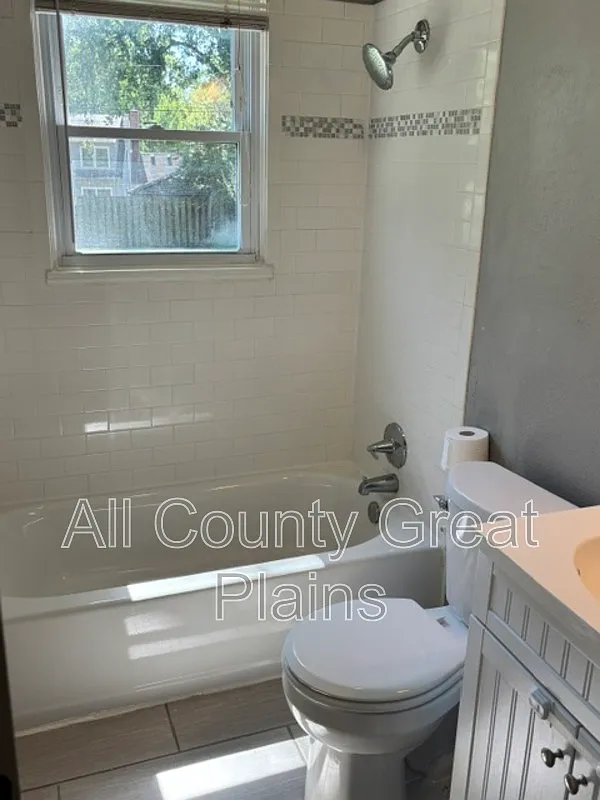3 bed, 1.0 bath, $2,295 — Photo 4