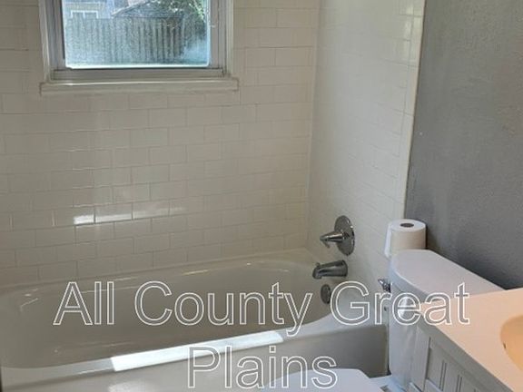 4th image of 2121 W 79th St