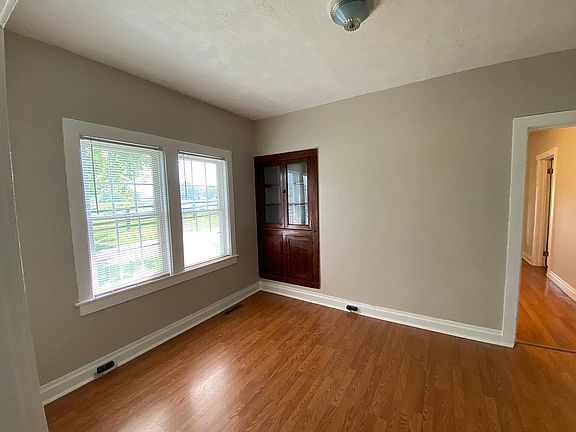 LR / with built in pie safe