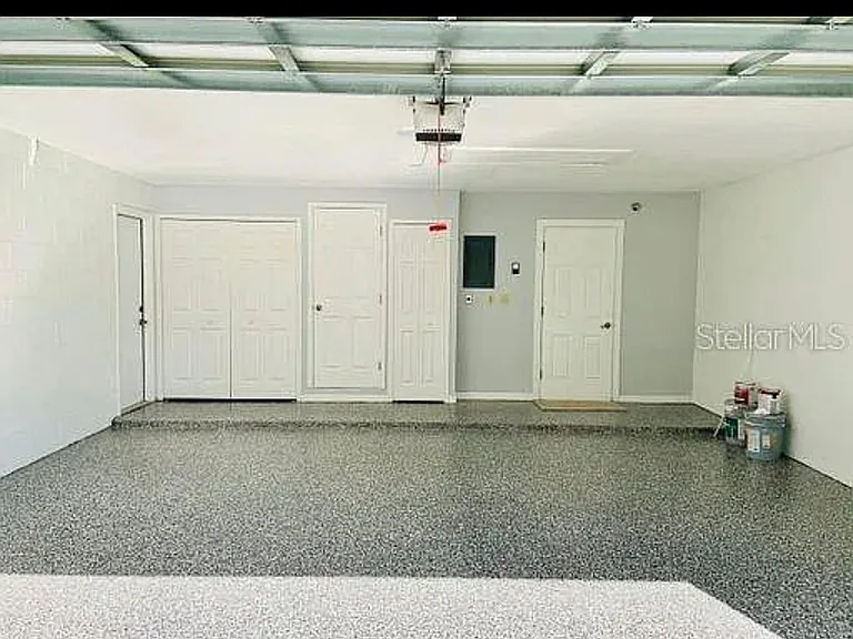 693 Shady Ct — Photo 3