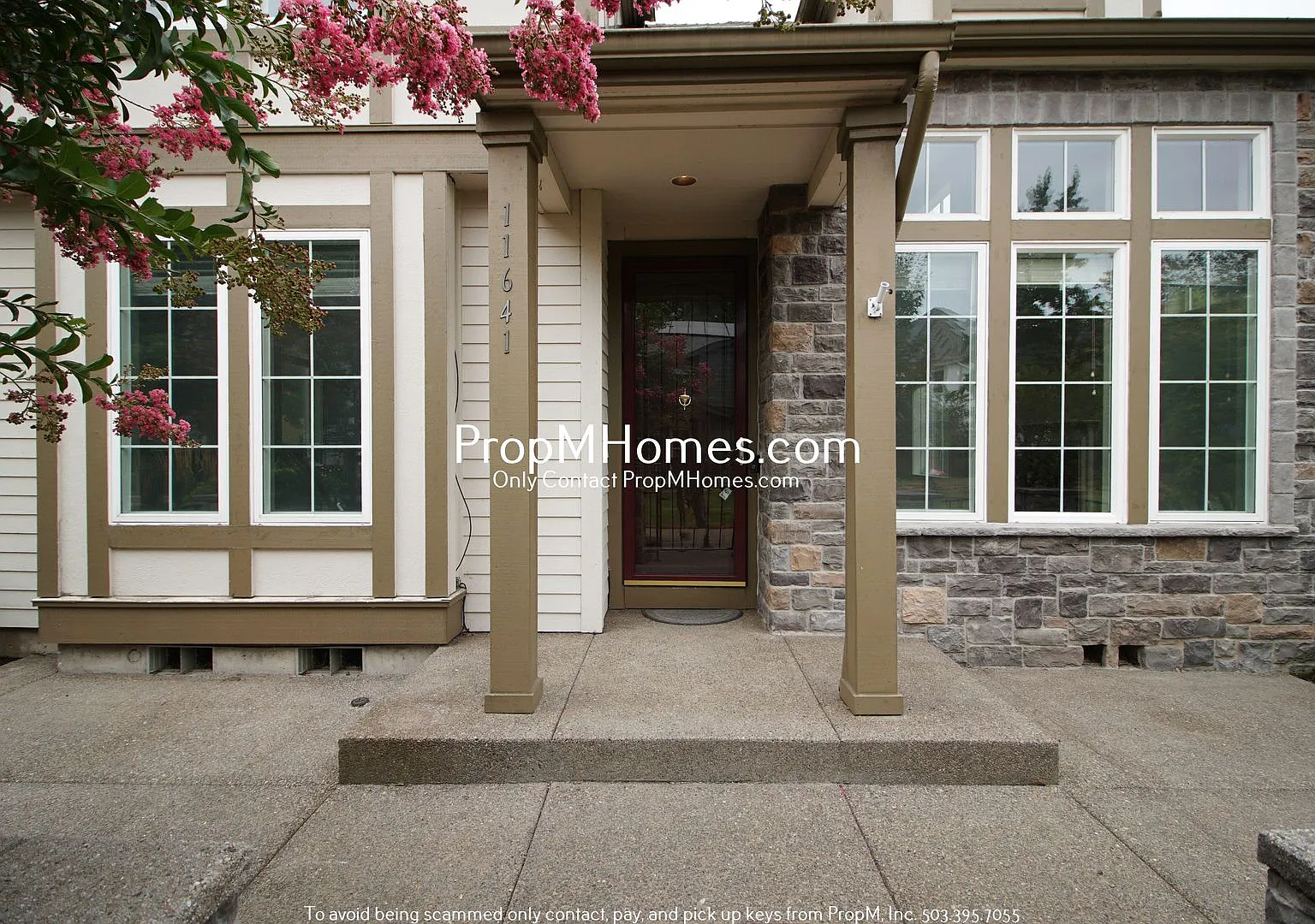 Updated Three Bedroom Home in Villebois - Corner Lot! — Photo 2