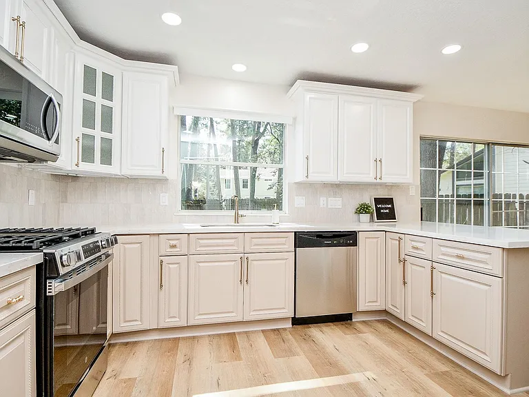 21 Edgewood Forest Ct — Photo 16