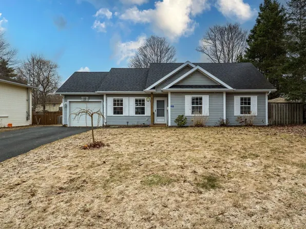 25 Churchill Ave, Kentville, NS B4N 2H8