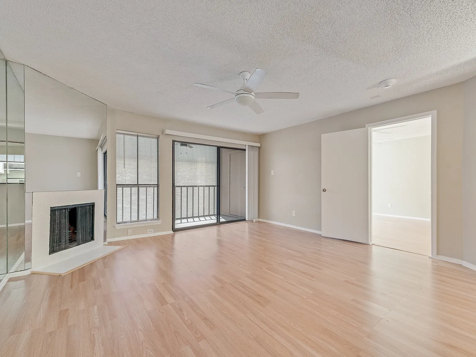1 bed, 730 sqft, $895 — Photo 2