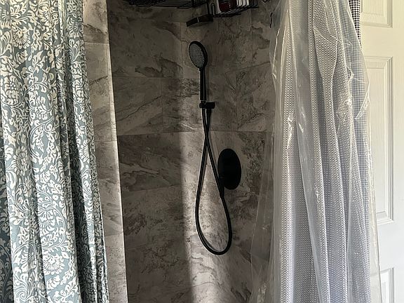 3rd image of 572 Peak Branch Rd