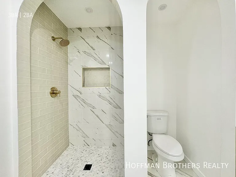302 N Mansfield Ave #A — Photo 14
