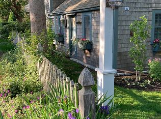 27 Plantingfield Way, Edgartown, MA 02539