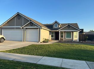 1748 W Hopkins Dr, Hanford, CA