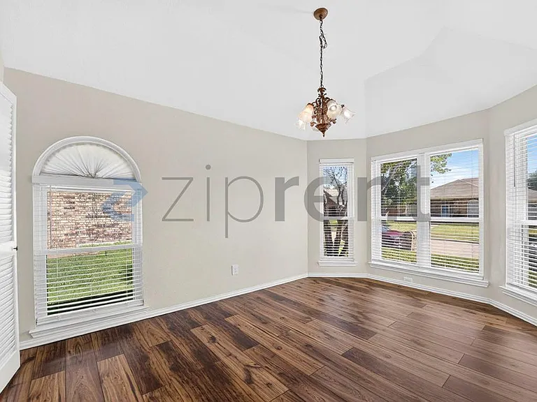 2508 Hawk Dr — Photo 5