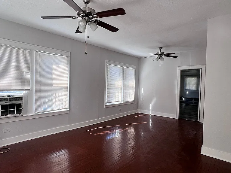 215JENNING S St — Photo 14