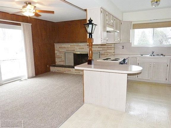 5th image of 21124 Thiele St
