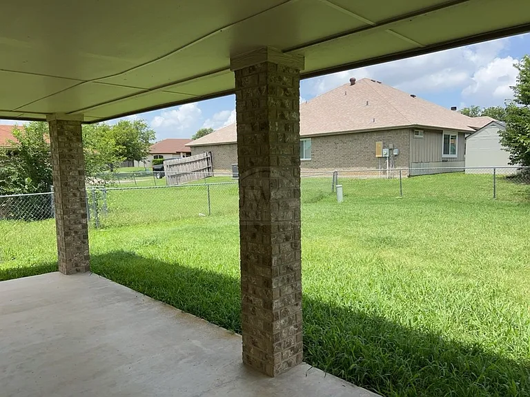 4203 Bluestem Ln — Photo 16