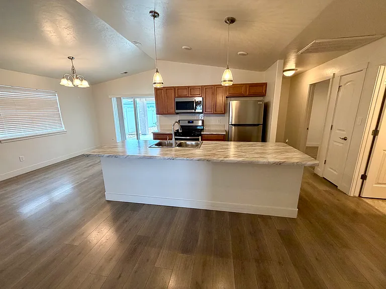 579 Redwing Ln — Photo 10