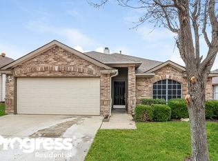 624 Oak Hollow Trl, Saginaw, TX 76179