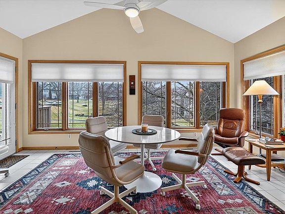 5th image of 2999 Woods Edge Way