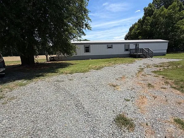 447 Steed Rd, Seagrove, NC 27341