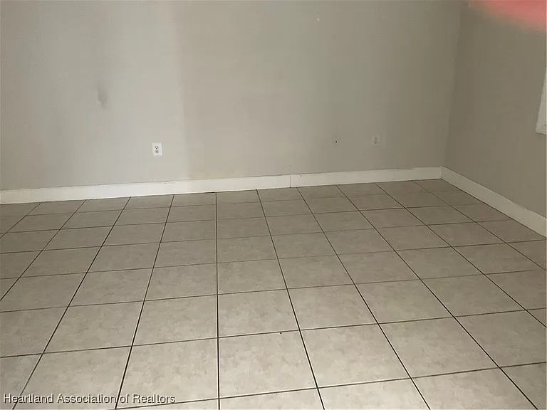 2121 Lakeview Dr — Photo 7
