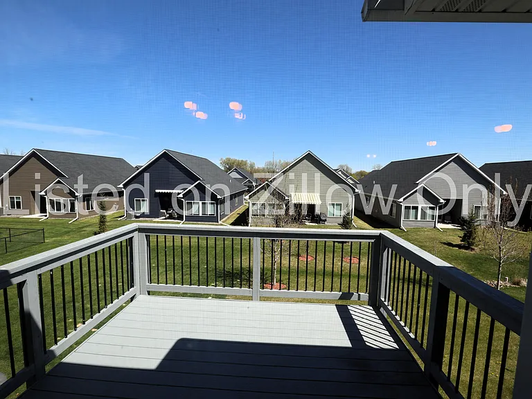 6758 Redwood Ave — Photo 4