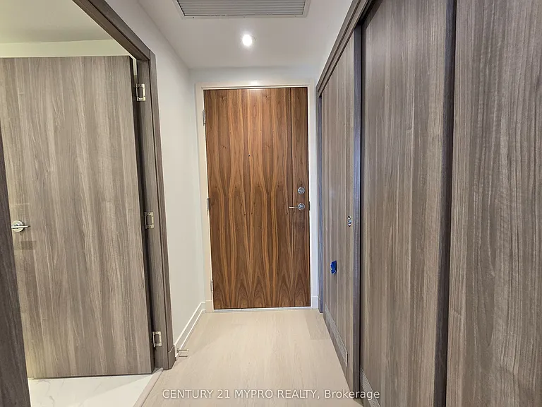 27 McMahon Dr #1806 — Photo 6