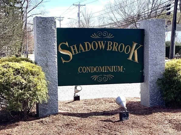 25 Shadowbrook Ln APT 1, Milford, MA 01757
