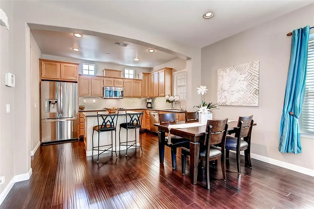 3 bed, 1523 sqft, $4,595 — Photo 1
