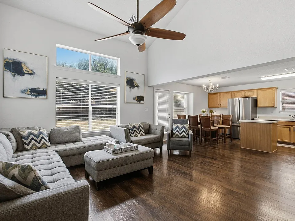 912 Sweet Leaf Ln