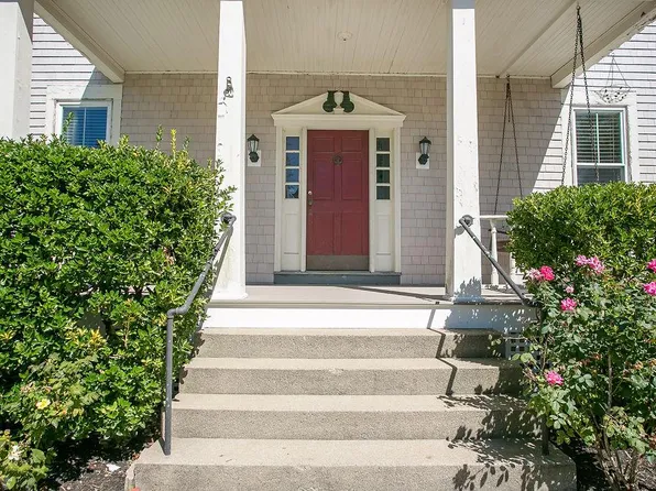 3 Prairie Ave APT 1, Newport, RI 02840