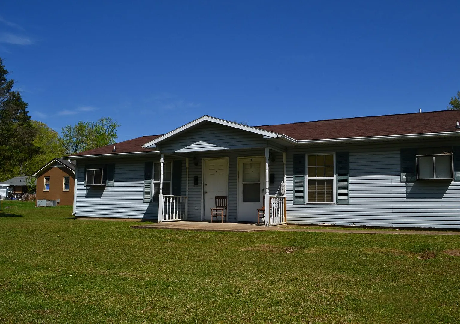2 BD, 2 BA Desirable Duplex in Martin! — Photo 1