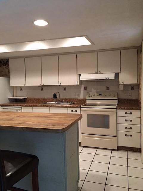 2nd image of 906 Woodmere Cir