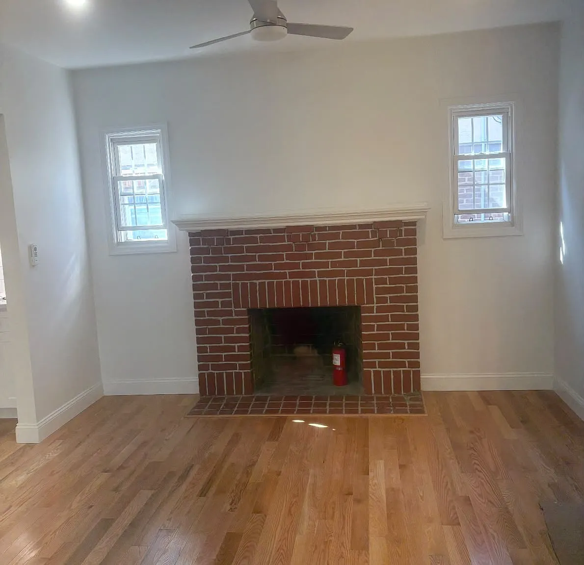 3 bed, 1.5 bath, 1000 sqft, $3,500 — Photo 2