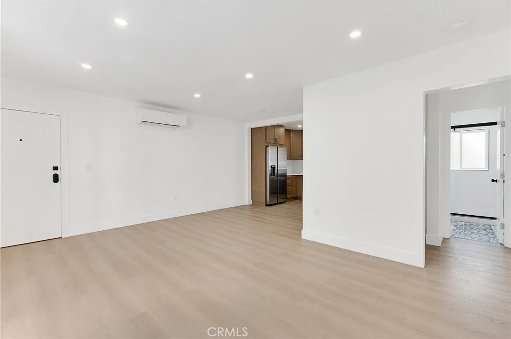 2 bed, 1000 sqft, $3,100 — Photo 4