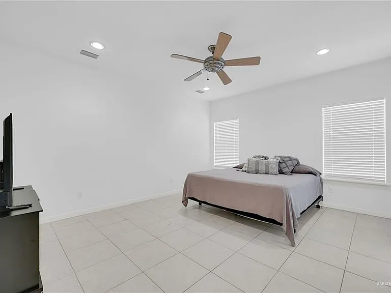 612 E Thornhill Ave — Photo 17