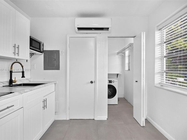 2822 Pine Tree Dr APT 8