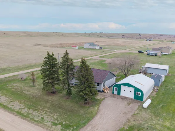 318 3rd St S, Ypsilanti, ND 58497