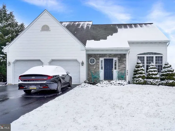 595 Apple Tree Ln, Mount Wolf, PA 17347