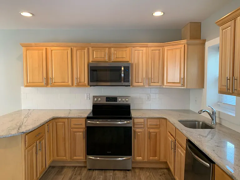 3409 Fairmount Ave — Photo 6