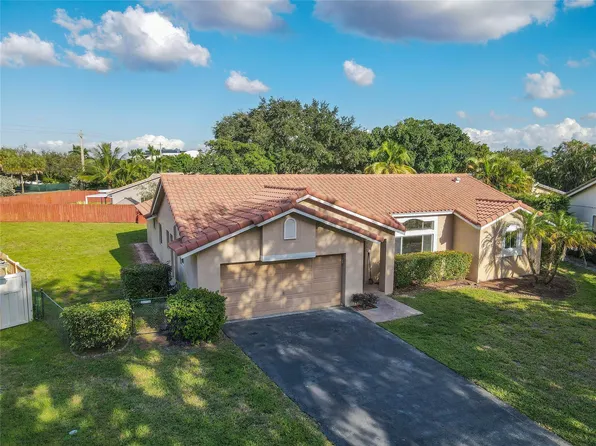2881 NW 98th Way, Coral Springs, FL 33065