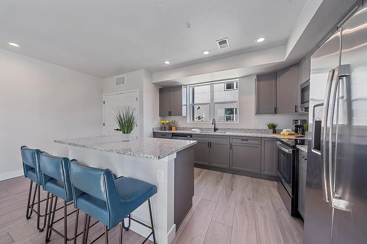 3 bed, 1603 sqft, $3,000 — Photo 1