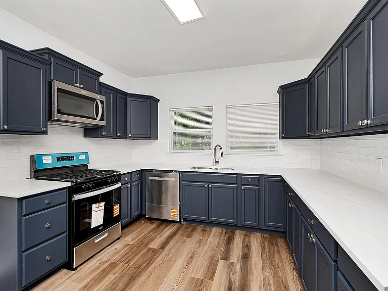2645 Seneca St — Photo 8