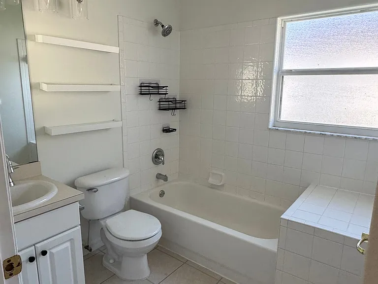 1823 Ashton Dr E — Photo 28